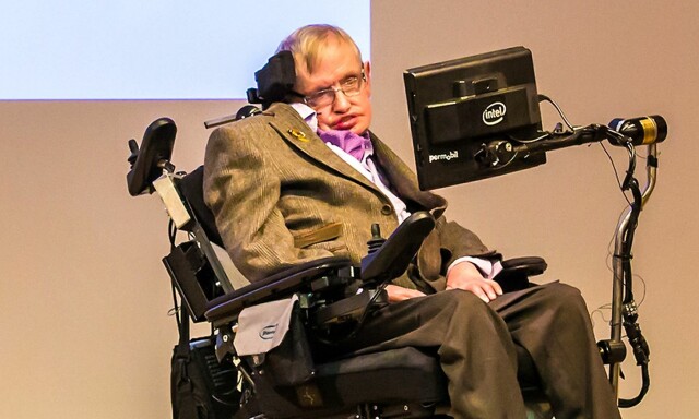 image: Anklaget Stephen Hawking for å spre «ondsinnet» løgn. Nå stormer det rundt helseministeren